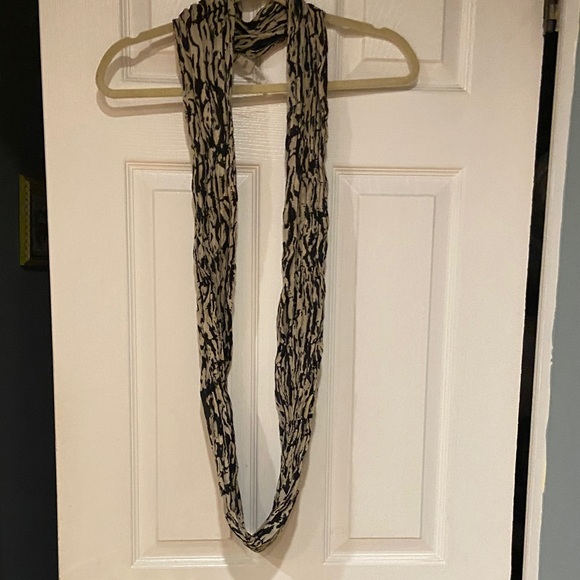 Chico's Black and Cream Patterned Scarf - Picture 3 of 5